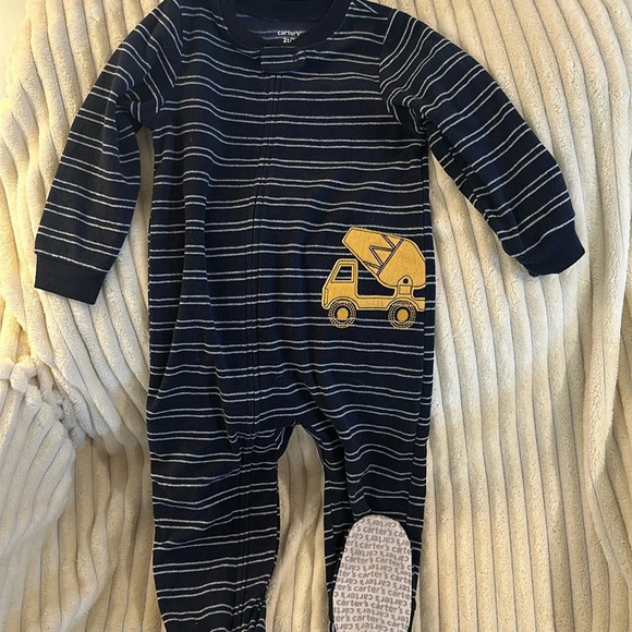 Carter's - long sleeve footed fleece truck design sleeper. Size 2T - Picture 1 of 5